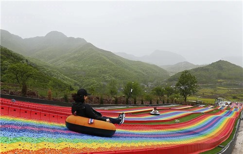 华州彩虹滑草场